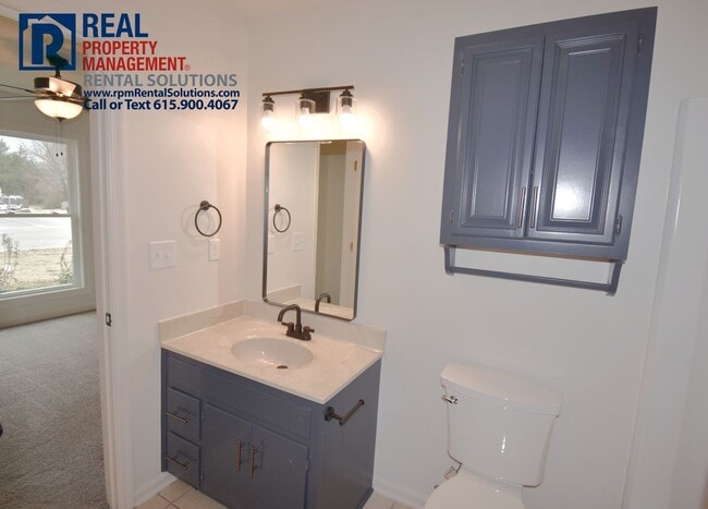 Building Photo - Adorable, updated 2BD 2BA duplex! Washer/dryer included and large fenced-in back yard!