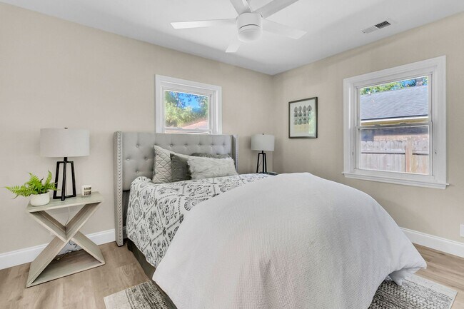 Building Photo - 635 Sequoia St