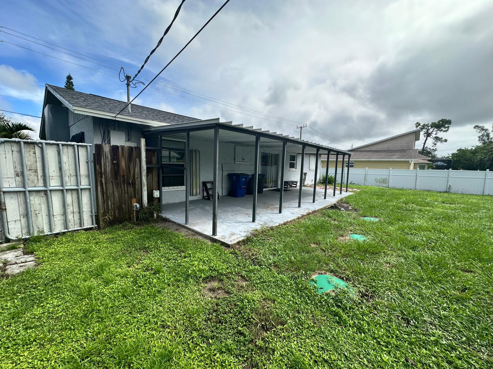 Building Photo - 9044 Pineapple Rd