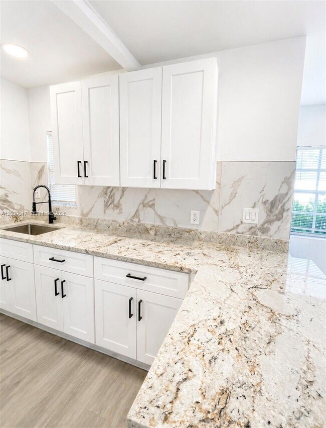 Building Photo - 1121 NE 2nd St