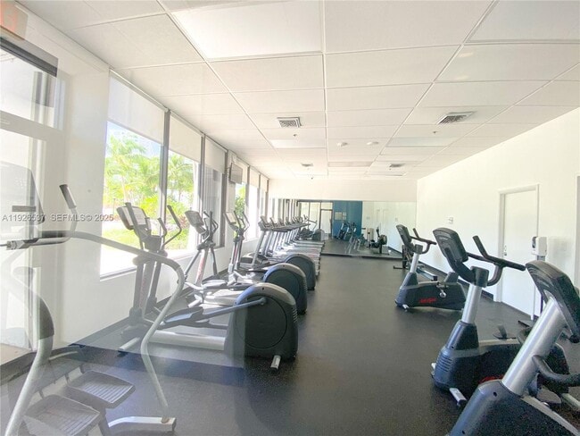 Building Photo - 100 Bayview Dr