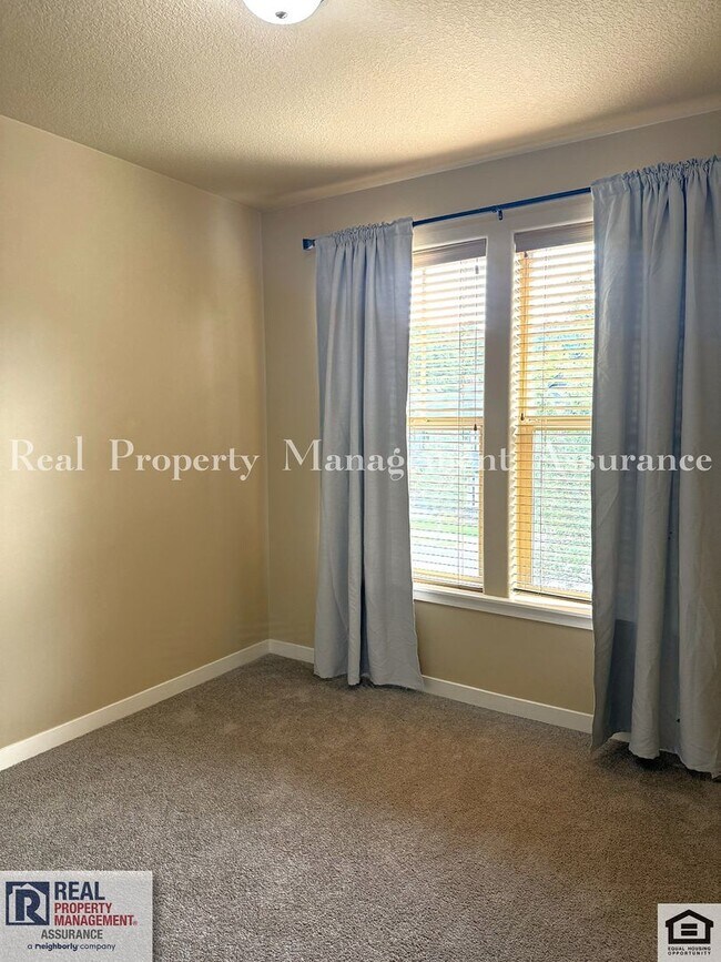 Building Photo - 13933 SW Walnut Creek Way