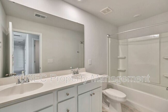 Building Photo - 146 Red Blf St