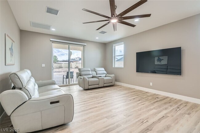 Building Photo - 7074 Pinebrook Ct