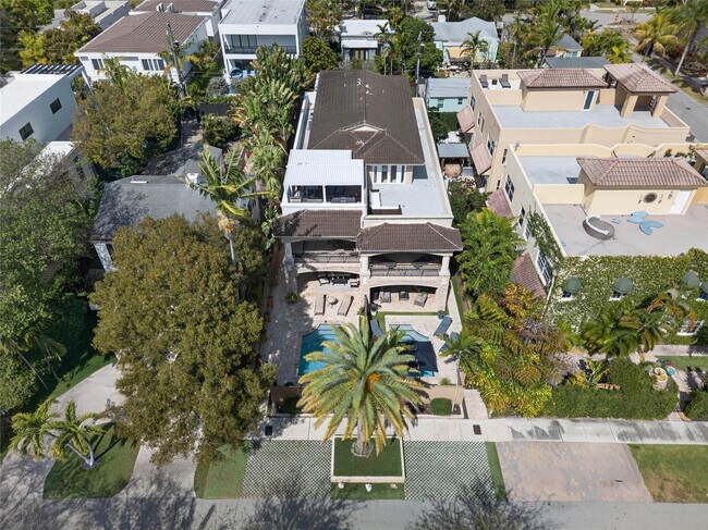 Building Photo - 1215 NE 1st St