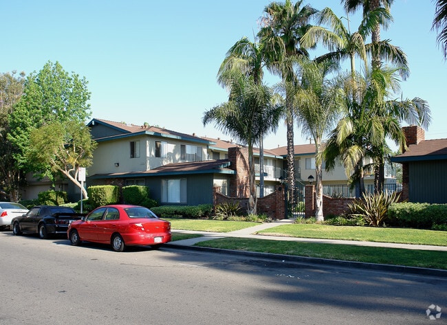 Building Photo - Briar Crest