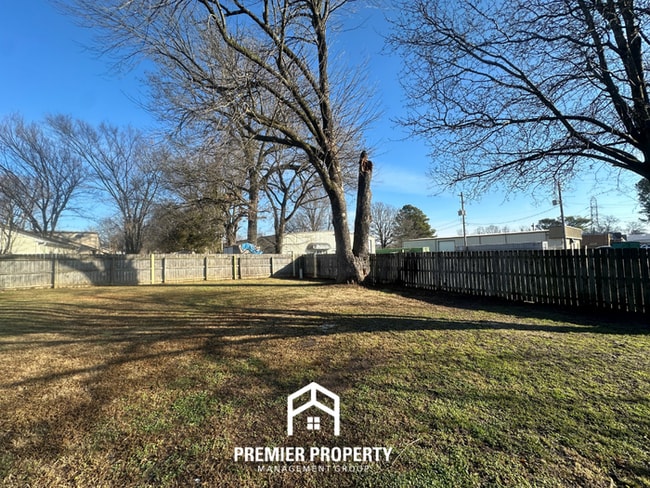 Building Photo - Move-In Ready 4BR Memphis Home w/ Hardwood Floors & Fenced Backyard