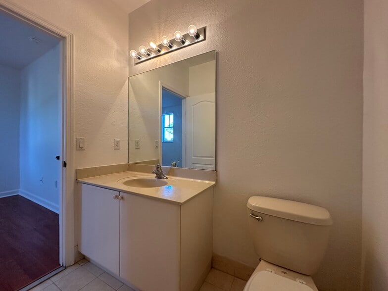 Building Photo - 2755 SE 16th Ave