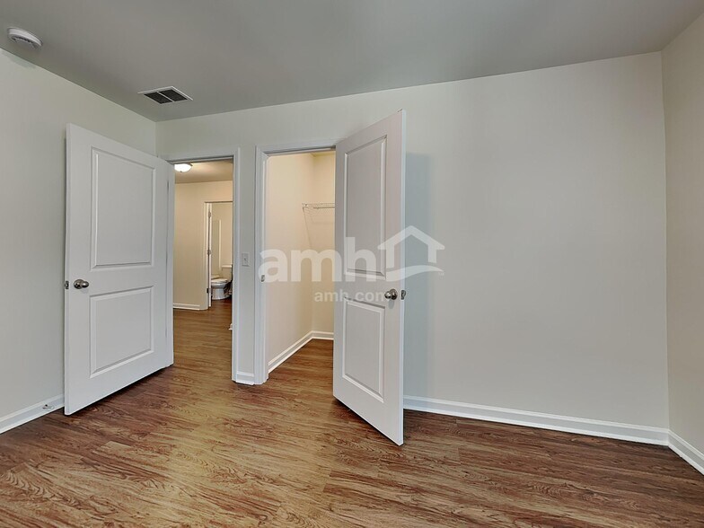 Building Photo - 122 Orion Way