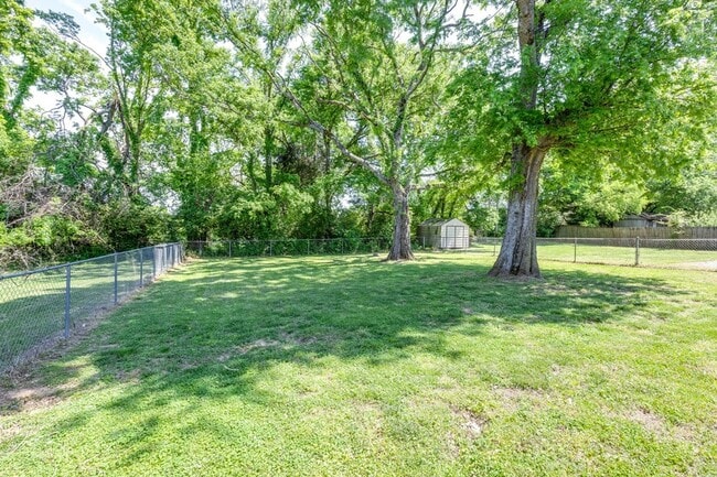 Building Photo - 1316 Rivermont Dr