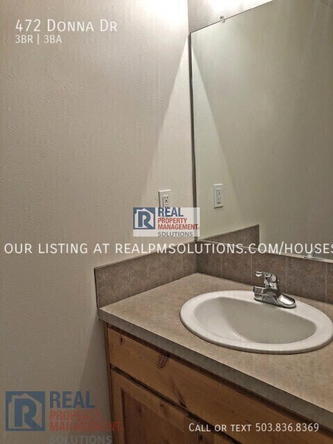Building Photo - 472 Donna Dr