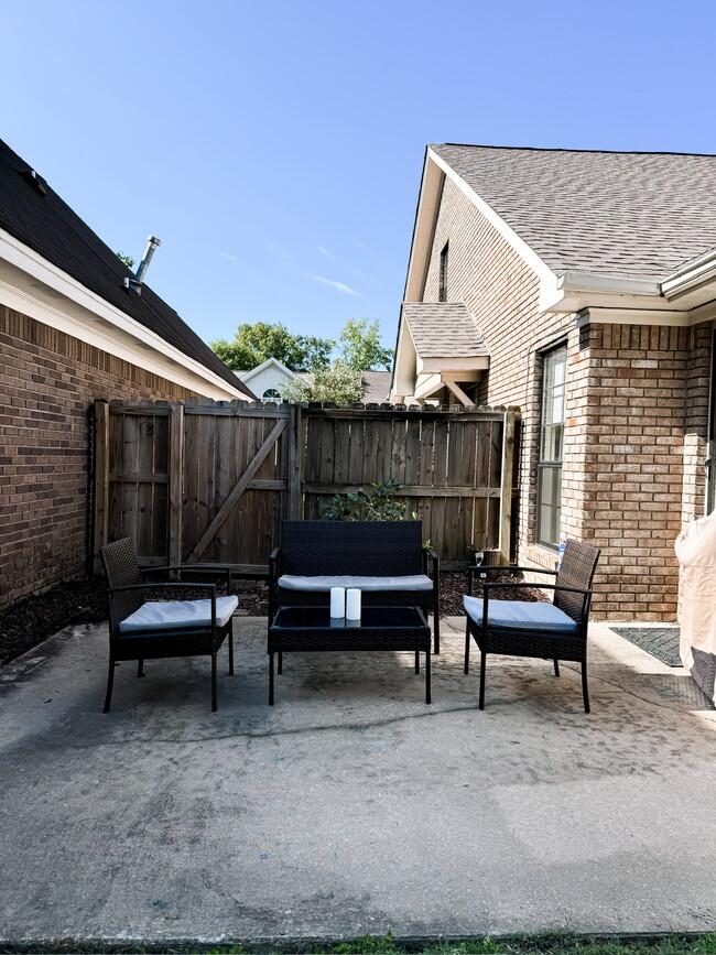 Building Photo - 30 Sweet Gum Ln