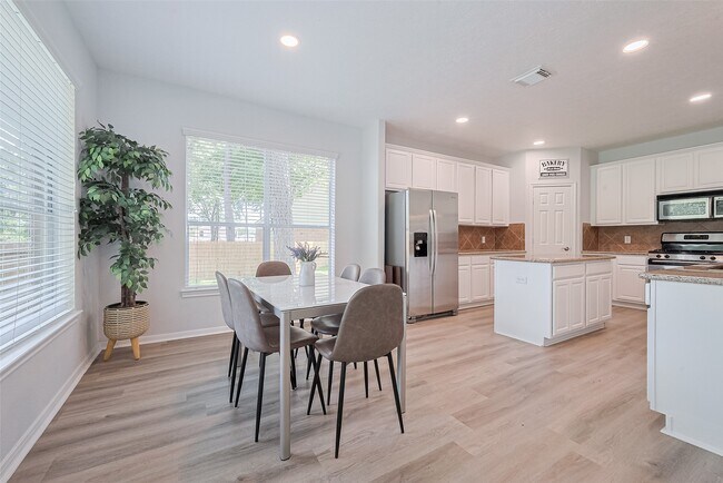 Building Photo - 14 Sprite Woods Pl