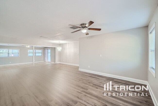 Building Photo - 7025 Fairlawn St