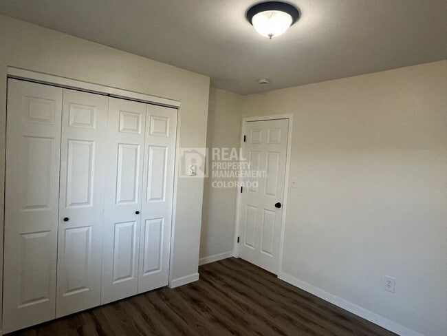 Building Photo - 18 Oak St