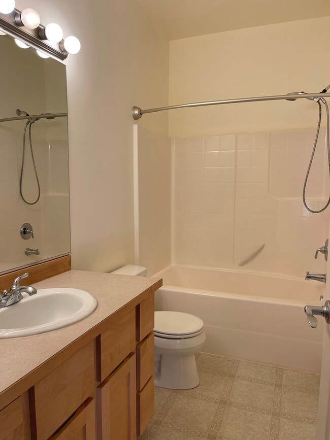 Building Photo - Prime Poulsbo location....3 bedroom rambler with bonus or office