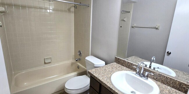 Building Photo - 136 Pine Island Cir