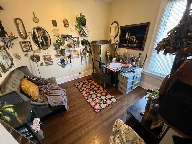 Building Photo - 506 E Locust St