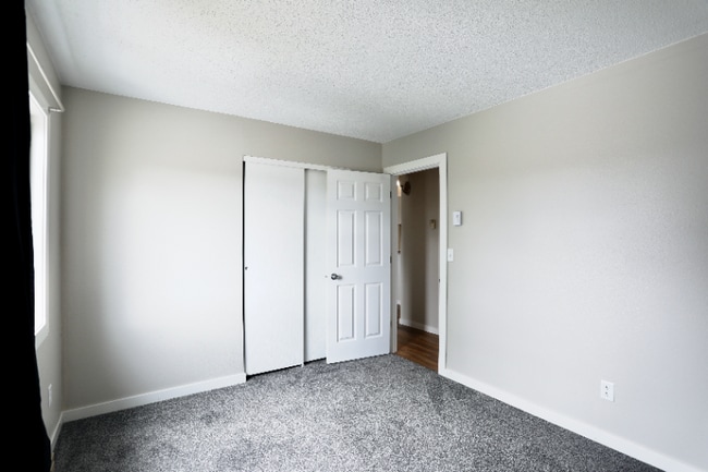 Building Photo - 3193 17th St S