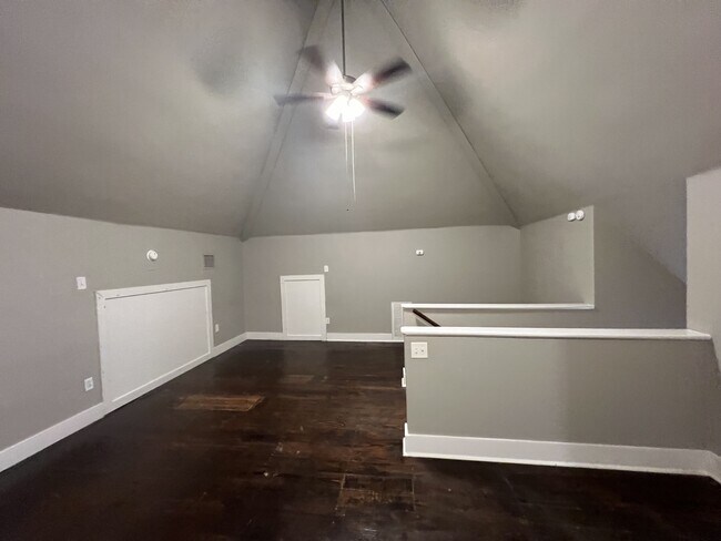 Building Photo - 300 W Dexter Dr