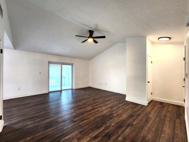 Building Photo - Third Floor Unit; Amazing College Park Loc...