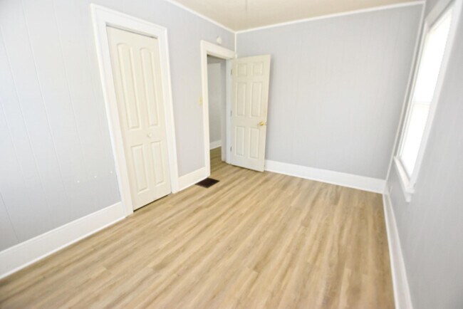 Building Photo - Sunnymeade home in South Bend IN, 3 bedroom 1 bath