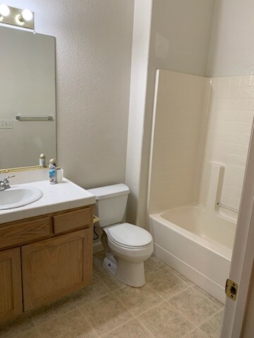 Building Photo - 93720 zip Willow and Nees