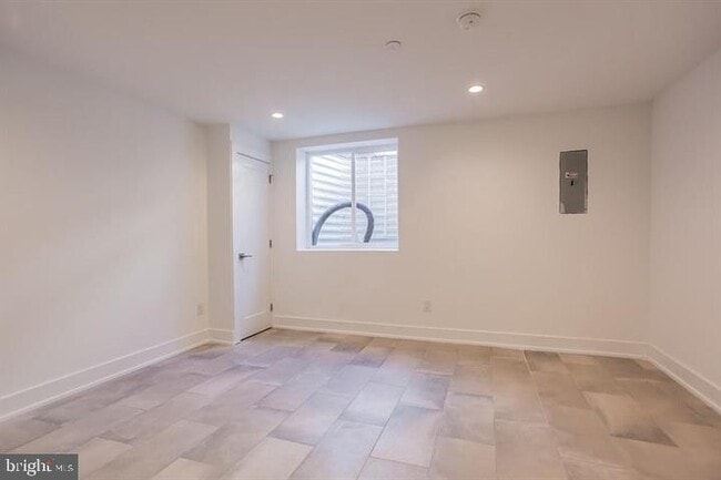 Building Photo - 146 W Wildey St