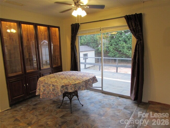 Building Photo - 124 Cove View Dr