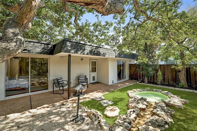 Building Photo - 409 Seawind St
