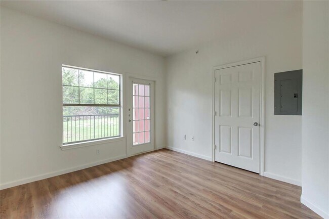 Building Photo - 2320 Gracy Farms Ln