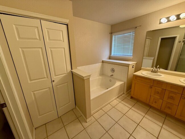 Building Photo - 6458 Silver Mesa Dr
