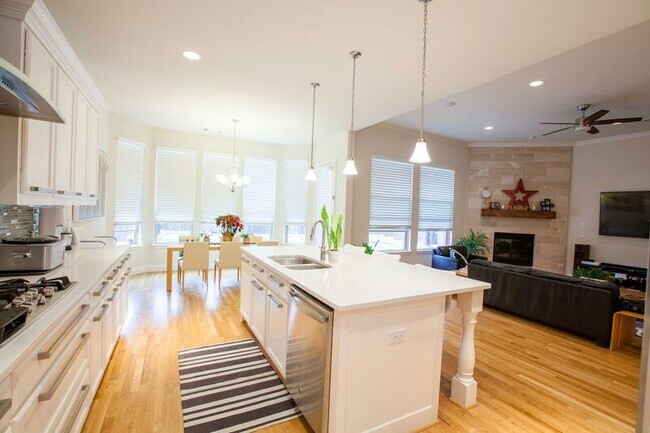 Building Photo - 1614 Thoroughbred Ln