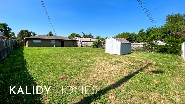 Building Photo - 2825 SW 76th St