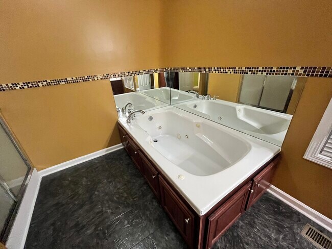 Building Photo - 476 Bill Russell Rd