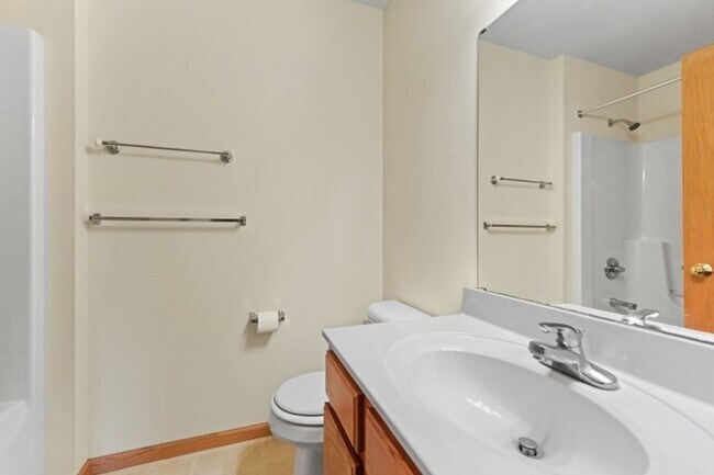 Building Photo - 612-614 Meadow View Rd