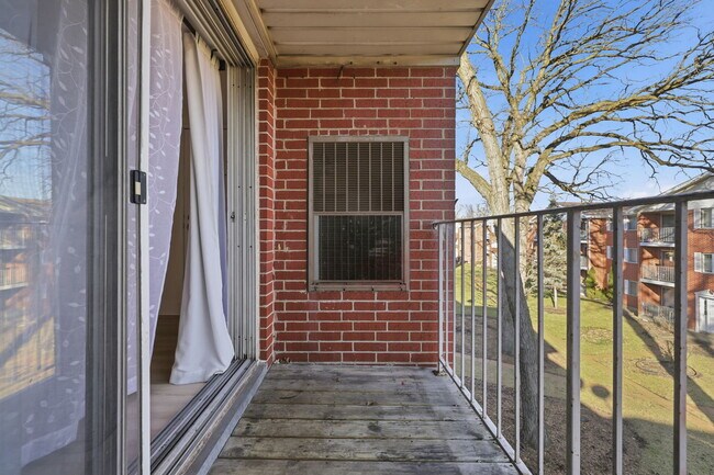 Building Photo - 382 Oak Trails Rd