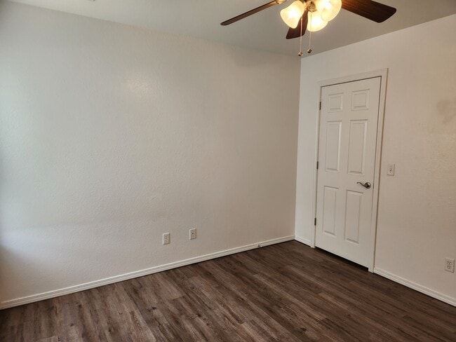 Building Photo - 63080 E 285 Ct