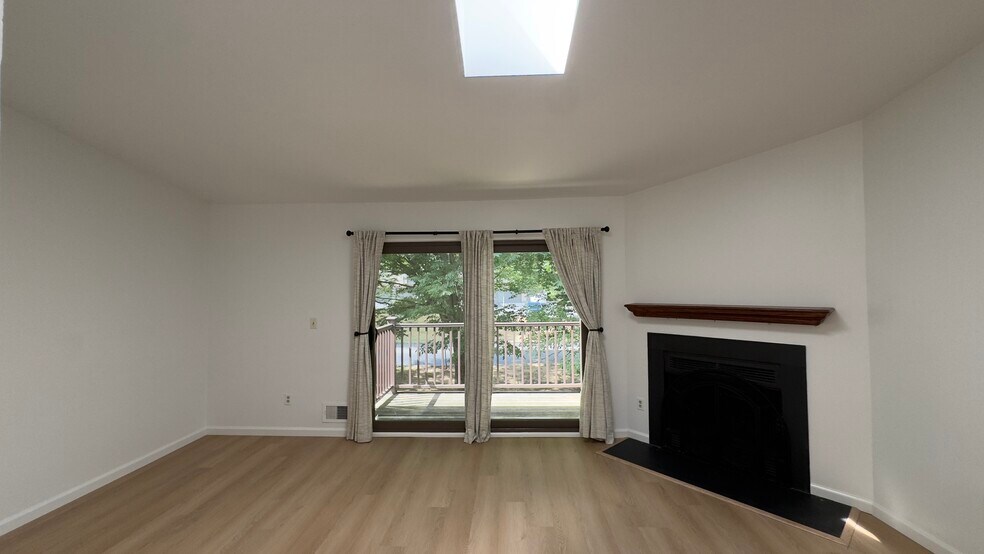 Large balcony - 1714 Spruce Hills Dr