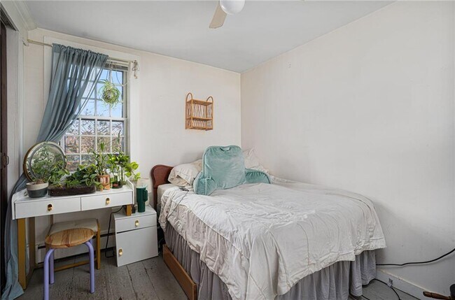 Building Photo - 73 Thames St