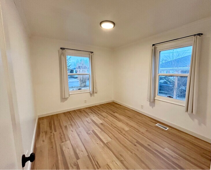 Building Photo - 326 Gregson Ave S