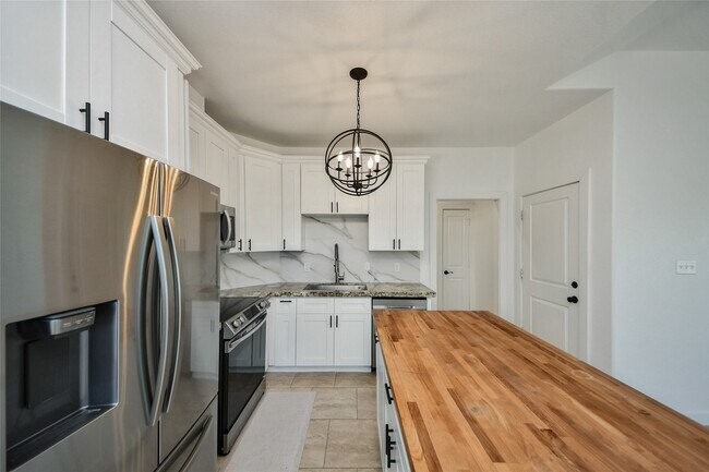 Building Photo - 450 Rd 5512