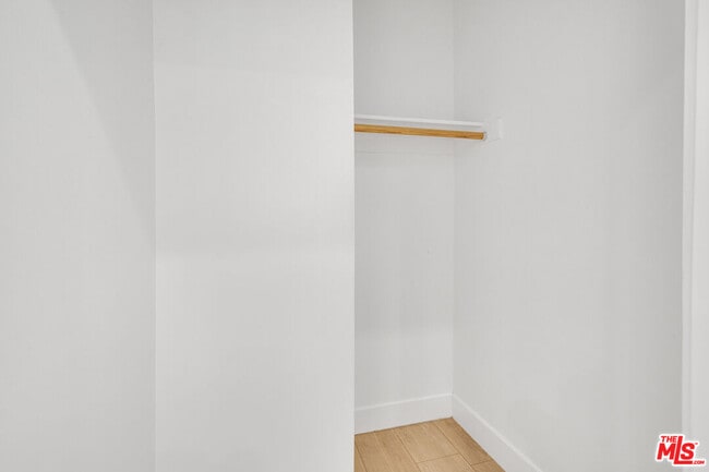 Building Photo - 438 E 28th St