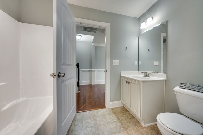 Building Photo - Gorgeous 3-Bed, 3.5-Ba Townhouse w/ First floor Bedroom in Downtown Apex