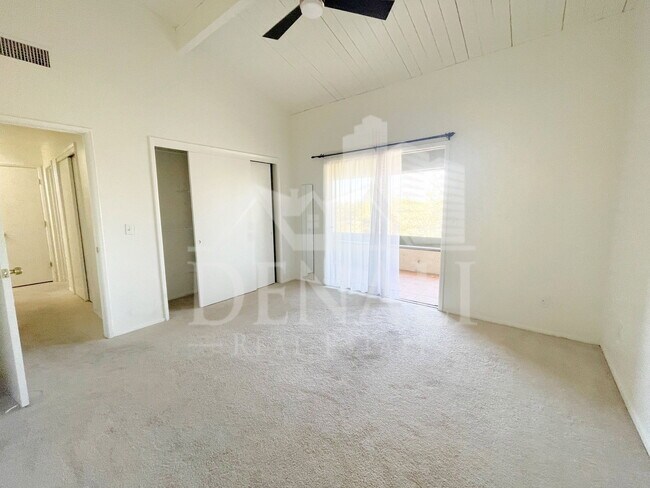 Building Photo - 3750 N Country Club Rd