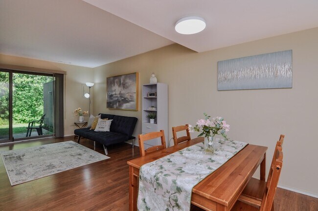 Building Photo - 609 Watersedge Dr