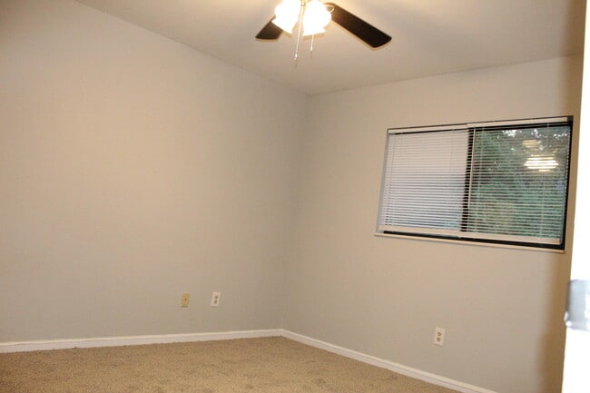 Building Photo - 1007 Windsong Cir
