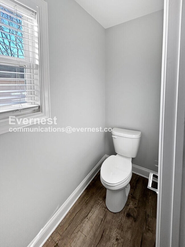 Building Photo - 3 Bed/2.5 Bath Home with Off-Street Parking / Pet-Friendly / Vouchers Accepted