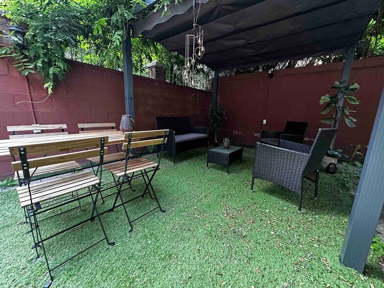 Building Photo - 301 E 104th St