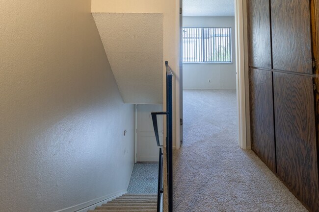 Building Photo - Live in the Heart of Midtown Sacramento!  ...